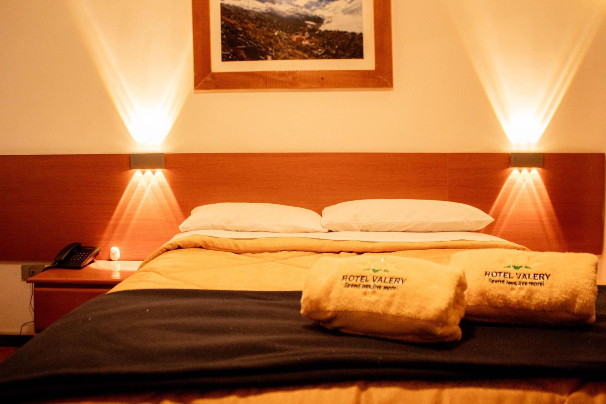 Hotel Valery 2 Estrellas 와라스 외부 사진